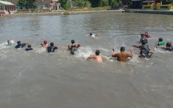 Lomba Tangkap Bebek, Puluhan Orang Nyemplung di Embung Glagahwangi Klaten