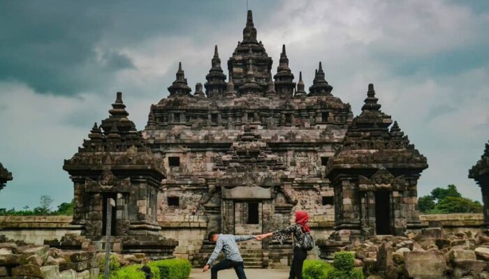 Berswafoto di Candi Plaosan, Wisata Murah Nan Estetik di Klaten