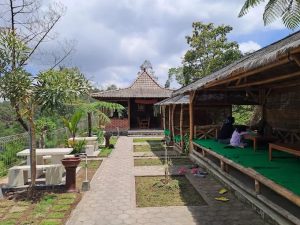 SF Coffee Deles Indah: Tempat Nongkrong Syahdu dengan View Merapi di Klaten
